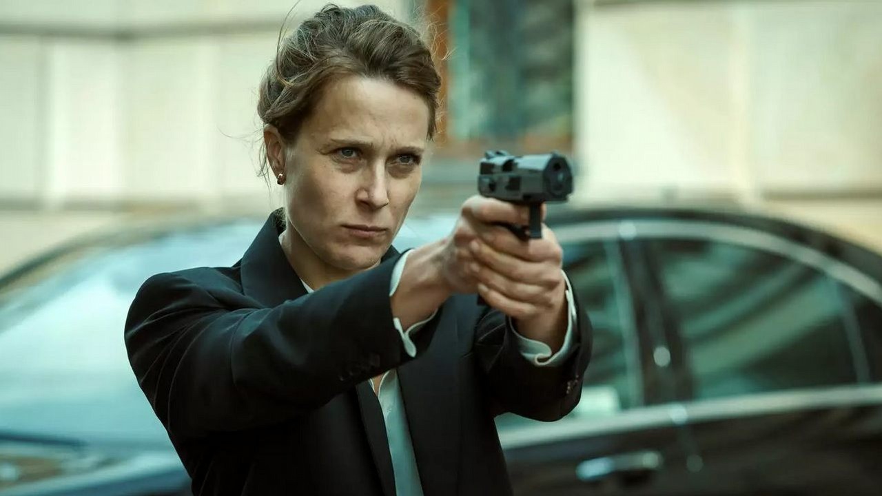 Najchętniej oglądany polski serial Max będzie kontynuowany. Trwają prace nad scenariuszami 2. sezonu światowego hitu, thrillera szpiegowskiego Przesmyk, źródło grafiki: Przesmyk, Jan P. Matuszyński, Max, 2025.