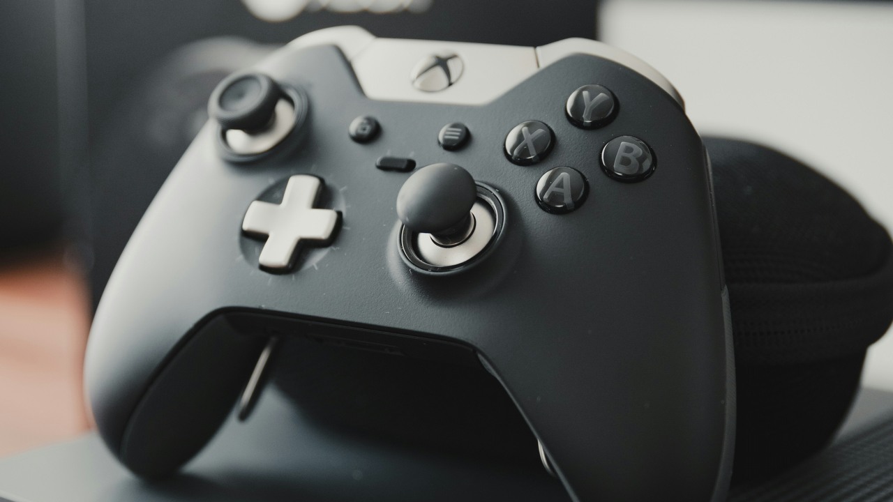 Na nowym Xboxie nie zagramy w gry PlayStation? Sony może zablokować dostęp do tytułów na Steamie, źródło grafiki: Max Andrey | Unsplash.