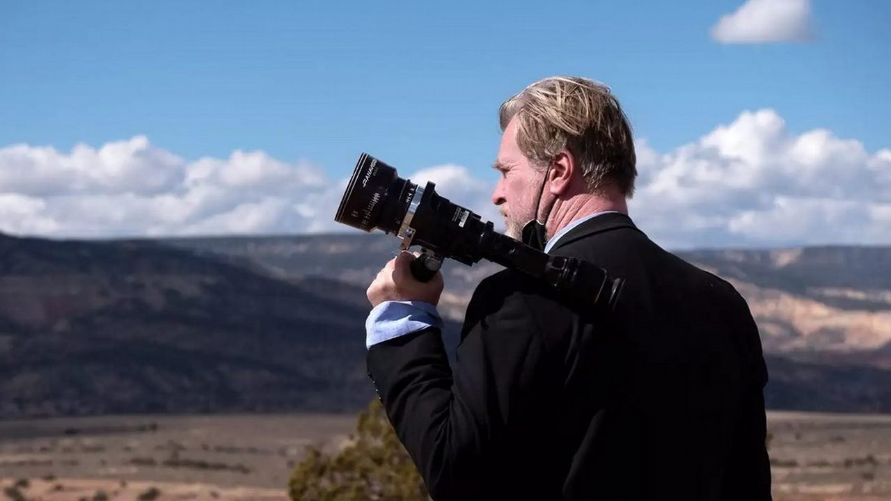 Nowe zdjęcia z planu epickiego The Odyssey po raz pierwszy ukazują Zendayę. Jest też brodaty Matt Damon jako Odyseusz i dbający o szczegóły Christopher Nolan, źródło grafiki: Oppenheimer, Christipher Nolan, Universal Pictures, 2023.