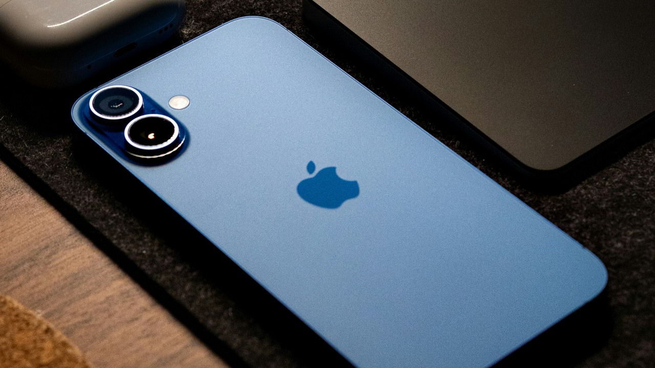 Czeka nas rewolucja w nagrywaniu iPhone’em? Model 17 Pro z rozdzielczością 8K za sprawą nowego aparatu, źródło grafiki: Unsplash | Jacob.