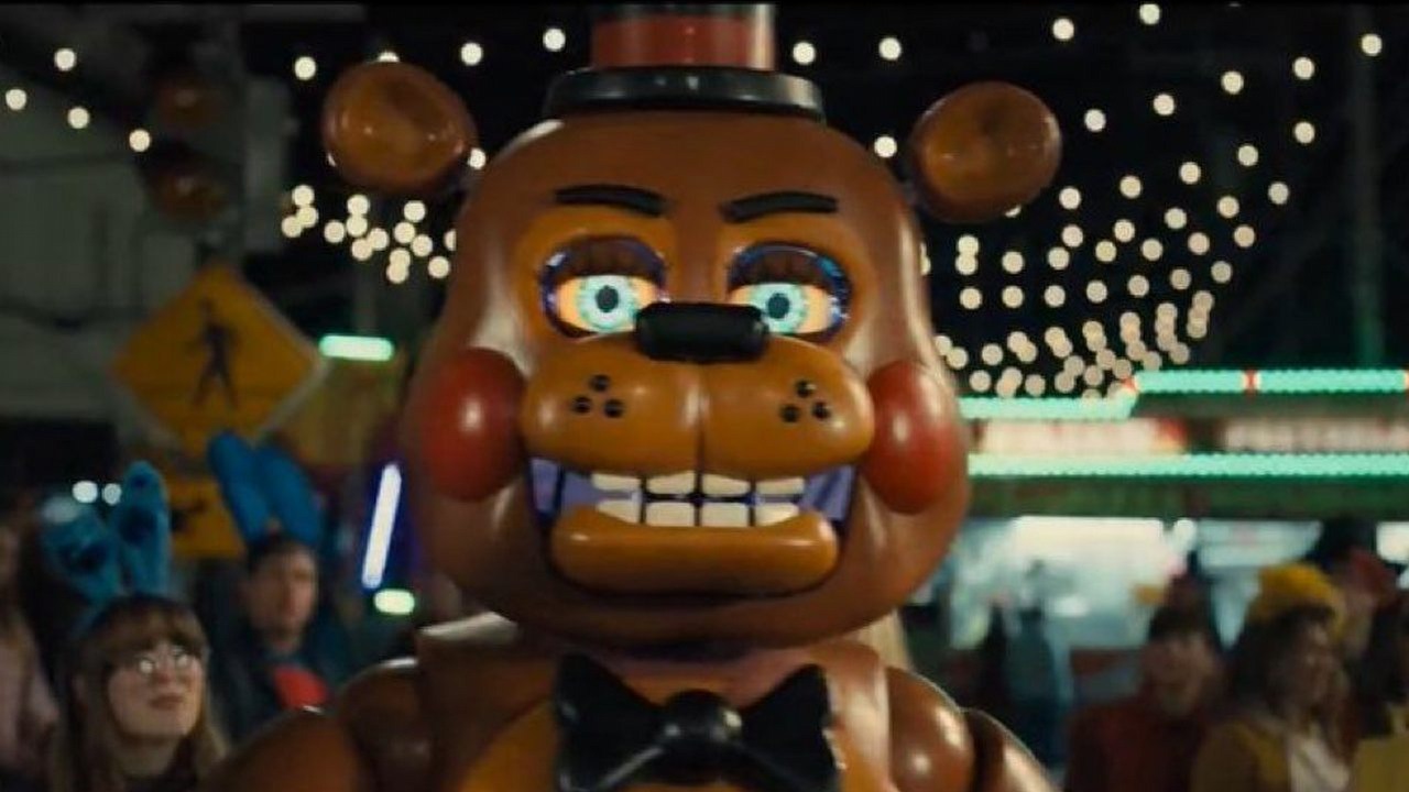 Pięć koszmarnych nocy 2 na pierwszym zwiastunie. Kontynuacja największego horrorowego hitu 2023 roku rozpocznie nowy, mrożący krew w żyłach rozdział terroru, źródło grafiki: Pięć koszmarnych nocy 2, Emma Tammi, Blumhouse, 2025.