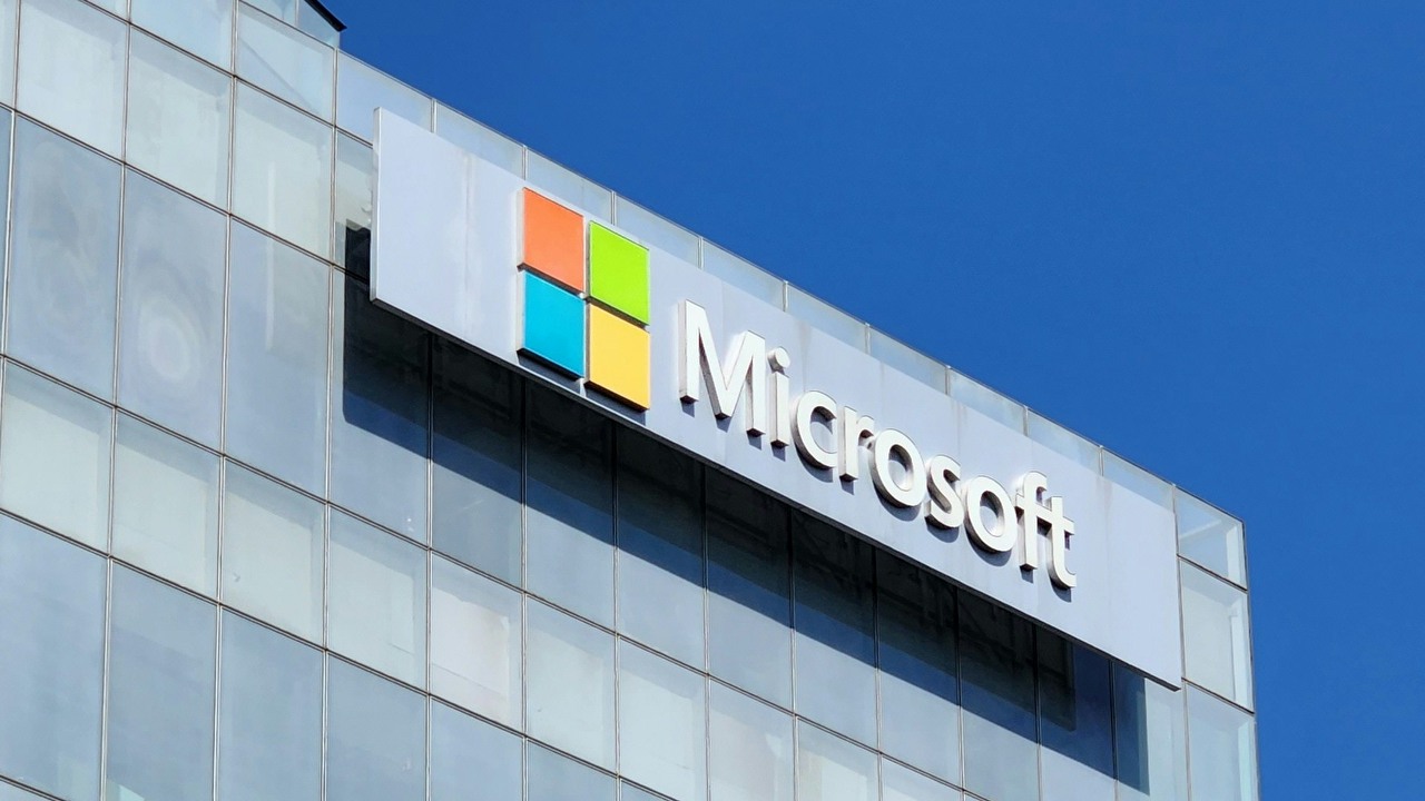 50 lat Microsoft: Bill Gates dzieli się „najfajniejszym kodem, jaki napisał”, źródło grafiki: Sam Torres | Unsplash.com.