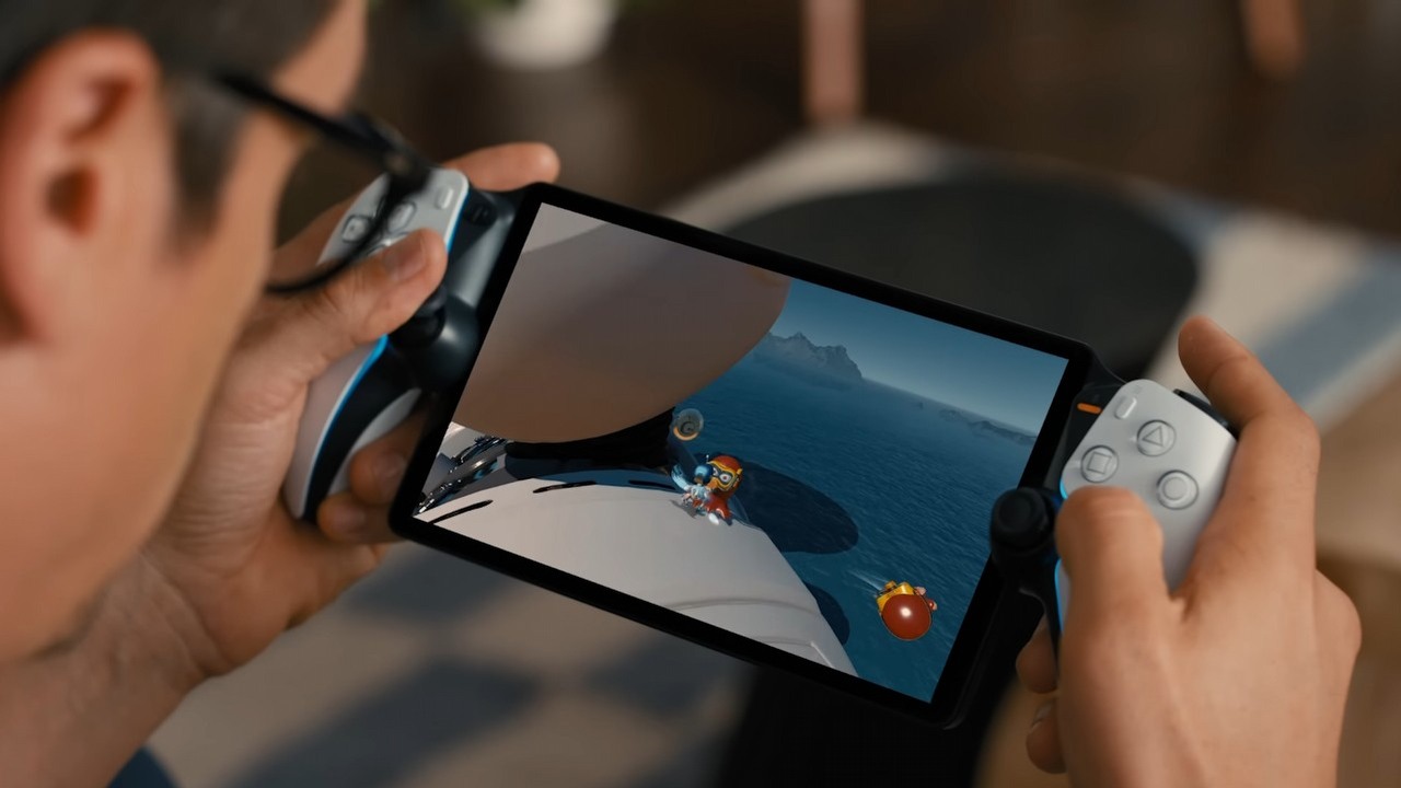 Aktualizacja firmware 5.0.0 PS Portal. Nowe funkcje dla grania w chmurze, źródło grafiki: YouTube: PlayStation; 2025.