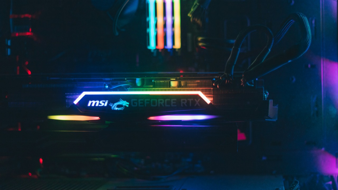 RTX 5060 Ti 16 GB na pierwszym benchmarku. Nawet 14% większa wydajność od RTX-a 4060 Ti, źródło grafiki: Unsplash | Javier Esteban.
