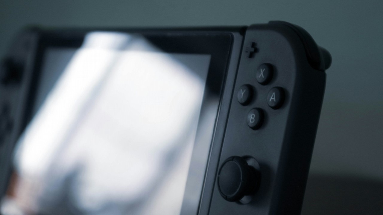 Fani Nintendo Switch 2 łączą siły w walce ze scalperami i zgłaszają mnóstwo ofert w serwisie eBay, źródło grafiki: Paolo Estrellado | Unsplash.