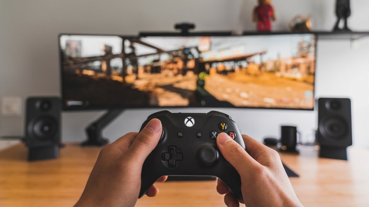 „Tylko psy usłyszą różnicę”. Gry na konsole i high-endowe PC wyglądają podobnie, twierdzi były szef Sony Interactive Entertainment, źródło grafiki: Sam Pak; Unsplash.com; 2020.
