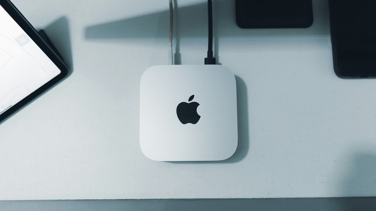 Koniec pewnej epoki. Komputery Mac mini z procesorami Intela oficjalnie uznane przez Apple za zabytek, źródło grafiki: Unsplash | Mahmudul Hasan.