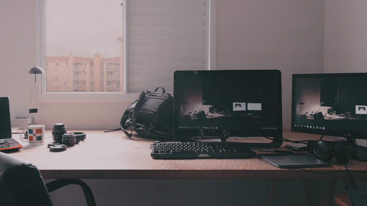 Kontrowersyjne forum celem ataku hakerskiego. Wyciec mogły dane moderatorów, źródło grafiki: Unsplash | Pedro Henrique Santos.