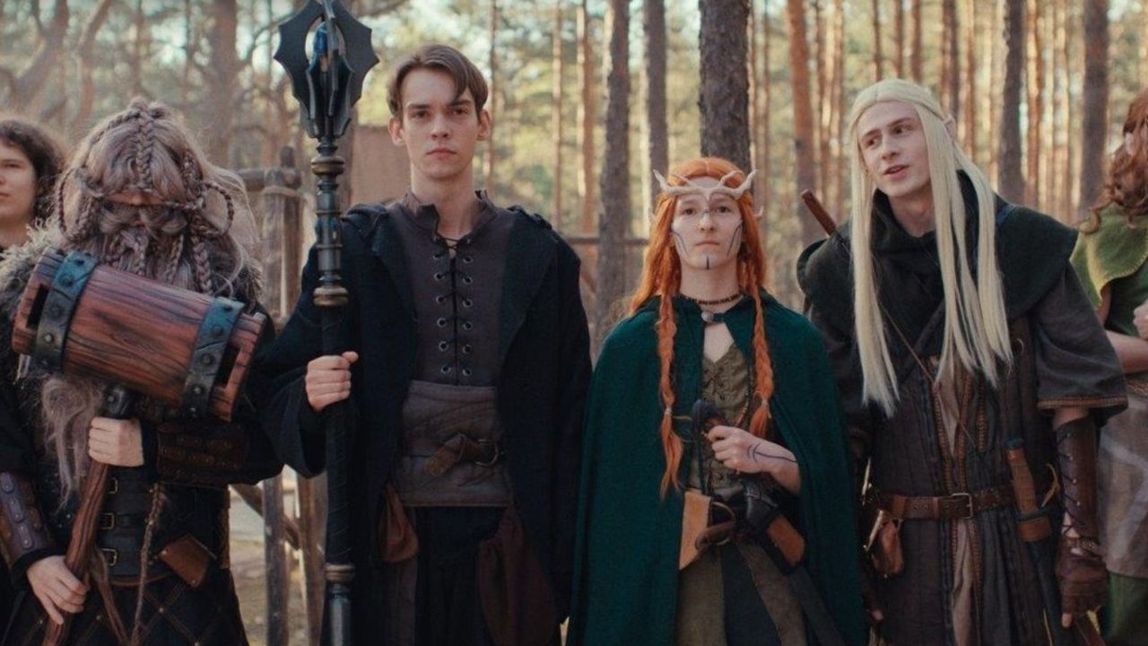 Twórcy polskiego hitu Netflixa nakręcili pełny akcji i humoru nowy film. LARP. Miłość, trolle i inne questy z gwiazdami 1670 ma już zwiastun i plakat, źródło grafiki: LARP. Miłość, trolle i inne questy, Kordian Kądziela, TFP, 2025.