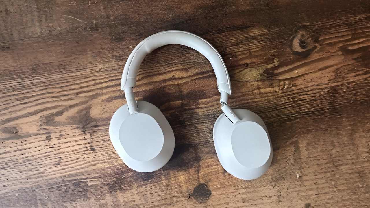 Używasz słuchawek Sony WH-1000XM5? Lepiej obchodź się z nimi ostrożnie, źródło grafiki: u/Successful_Rent3718 | Reddit.
