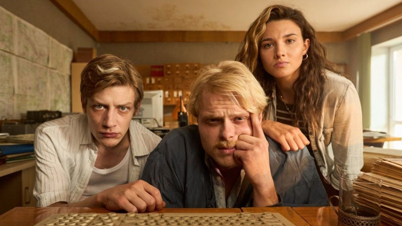 TVP nakręci hit szpiegowski na miarę thrillera Przesmyk? Elitarni polscy agenci na tropie rosyjskiego spisku na pierwszych zdjęciach z serialu Wojna zastępcza, źródło grafiki: Wojna zastępcza, Denis Delić, TVP, 2025.