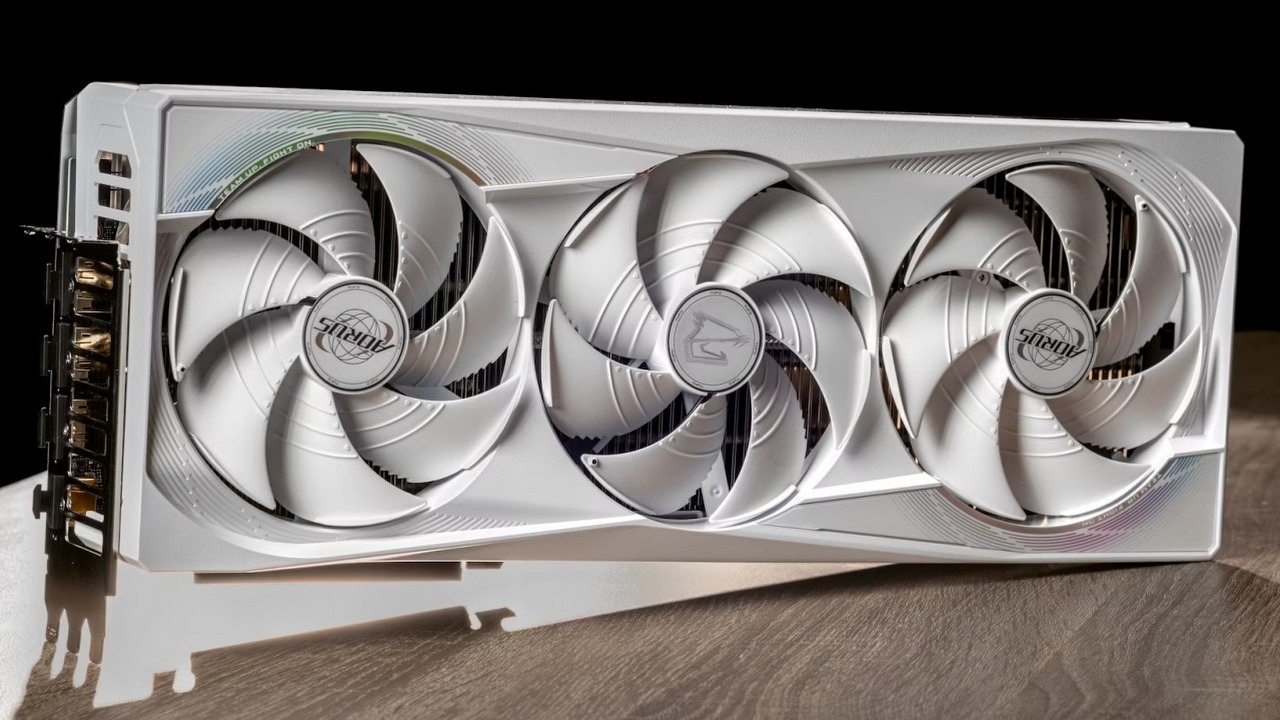 Nvidia ma szykować RTX 5070 Super i 5080 Super. Poznaliśmy pierwsze szczegóły o ulepszonych kartach graficznych, źródło grafiki: Dao Hieu; Unsplash.com; 2025.