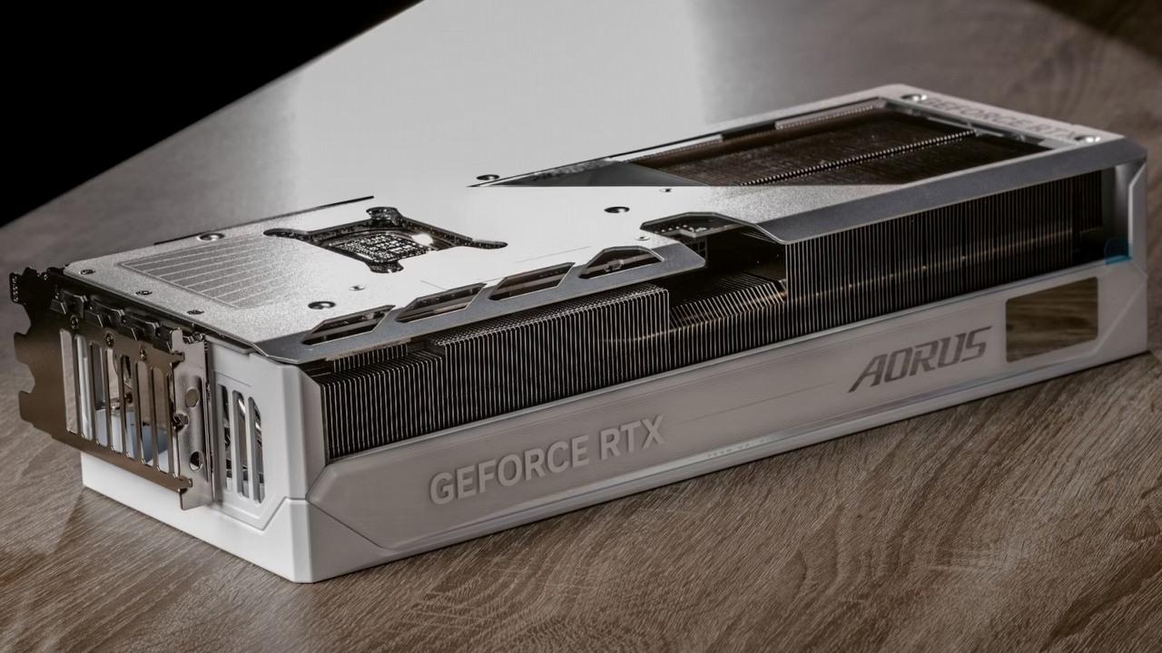 RTX 5090 w Japonii nie dla turystów. Jeden ze sklepów wprowadził zakaz sprzedaży kart graficznych, źródło grafiki: Dao Hieu; Unsplash.com; 2025.