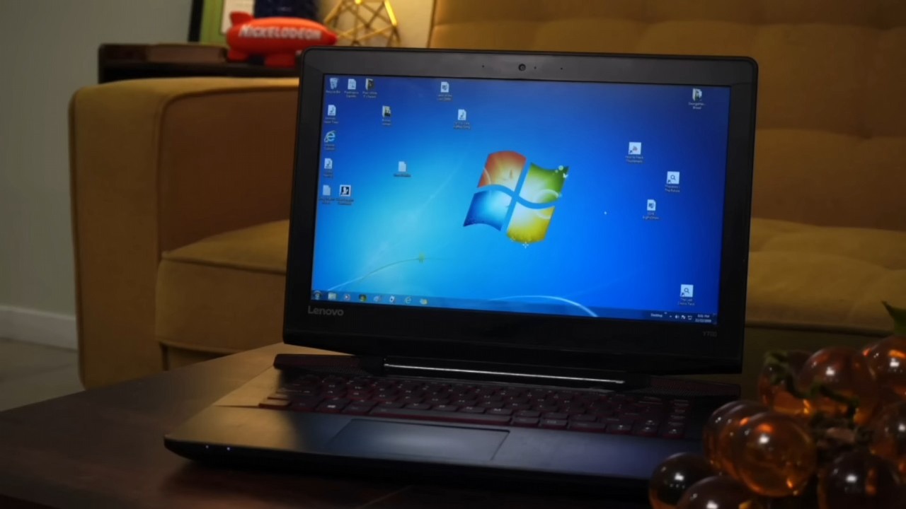 Windows 7 ładował się wolniej, jeśli miałeś taką tapetę. Microsoft potrzebował 4 miesięcy, by to naprawić, źródło grafiki: YouTube: NationSquid; 2023.