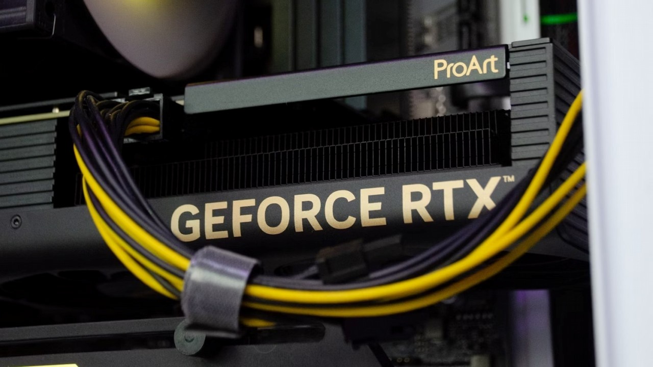 RTX Pro 6000 dla profesjonalistów zwala z nóg ceną. GPU z 96 GB VRAM za około 40000 złotych, źródło grafiki: GAMERCOMP.RU; Unsplash.com; 2024.