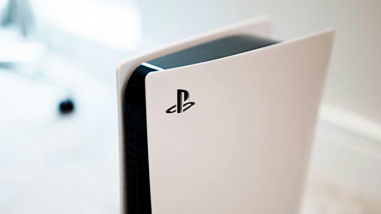 Gracze wybrali PlayStation, a nie Xboksa - najnowsze dane nie pozostawiają wątpliwości, która konsola wygrywa w oczach użytkowników, źródło grafiki: Charles Sims | Unsplash.