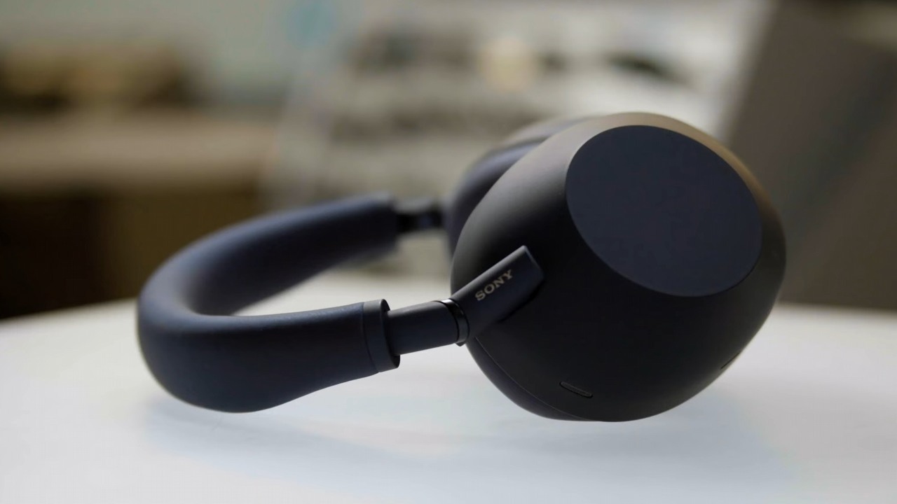„Najlepszy ANC, jaki do tej pory doświadczyłem”. Pierwsze recenzje słuchawek Sony WH-1000XM6, źródło grafiki: Sony | YouTube.