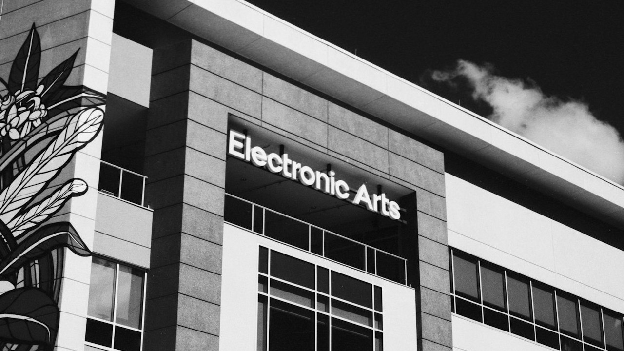 Koniec modelu pracy zdalnej jest blisko? EA dołącza do gigantów ściągających pracowników z powrotem do biur, źródło grafiki: Sergei Novikov | Unsplash.