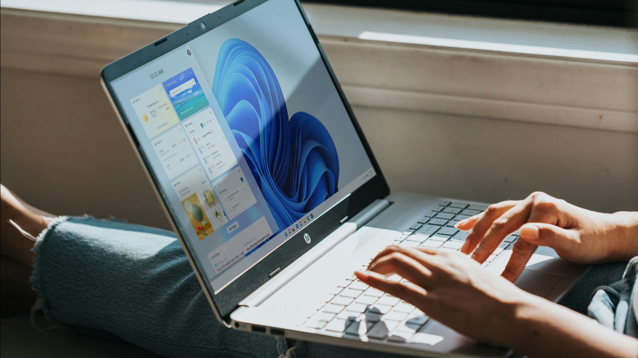 Sztuczna inteligencja trafi nawet do Notatnika. Microsoft testuje nową funkcję, źródło grafiki: Unsplash | Windows.
