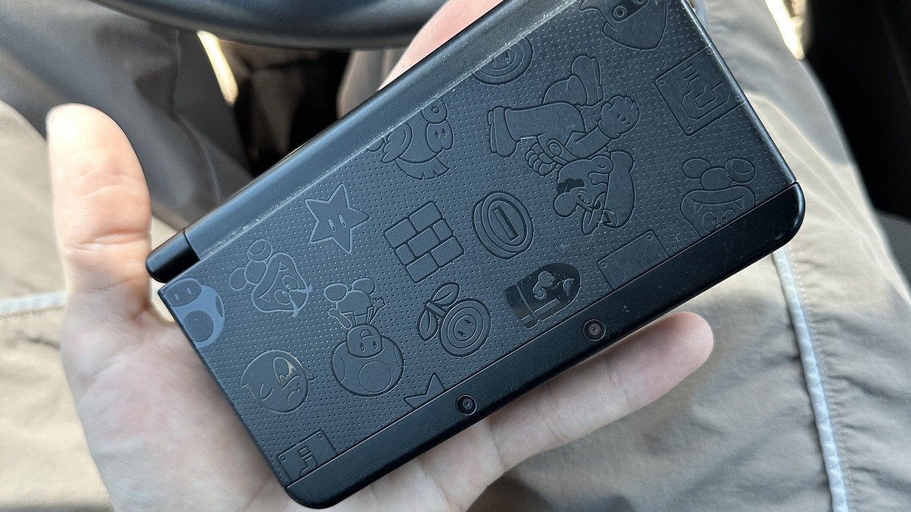 Fan Nintendo chciał sprzedać konsolę 3DS za 150 złotych, ale wszyscy go ostrzegają: To edycja specjalna za ponad 1100 złotych, źródło grafiki: X.com/feydemon.