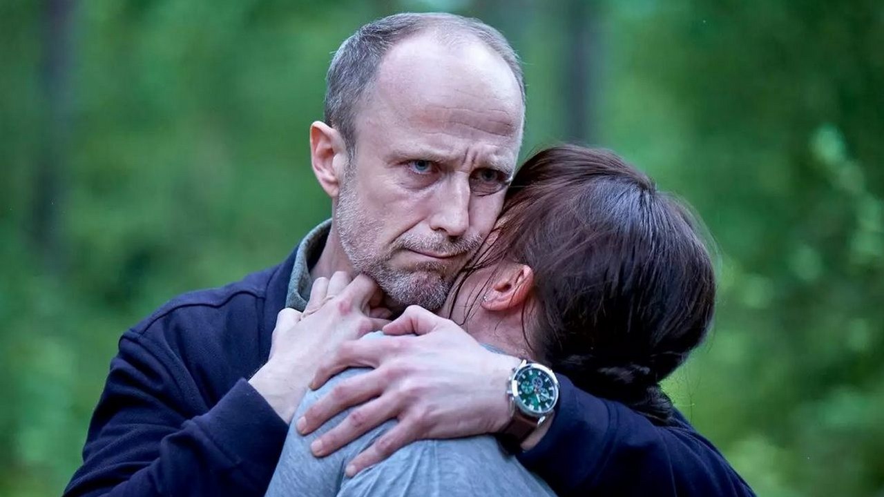 Za nieco ponad 2 tygodnie „trzymający w napięciu” polski thriller kryminalny z Olgą Bołądź i Łukaszem Simlatem trafi na SkyShowtime. Wszystkie odcinki obejrzysz tego samego dnia, źródło grafiki: Matka, Piotr Trzaskalski, TFP, 2022.