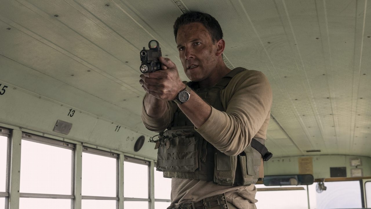 Już za 2 dni obfitująca w akcję kontynuacja thrillera z Benem Affleckiem zadebiutuje na Prime Video. Film zachwycił widzów, zyskując 92% na Rotten Tomatoes, źródło grafiki: Księgowy 2, Gavin O'Connor, Warner Bros., 2025.