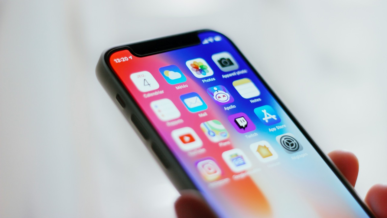 Smartfony nie są Waszymi przyjaciółmi. Z ewolucyjnego punktu widzenia to pasożyty, źródło grafiki: Adrien/Unsplash.com.