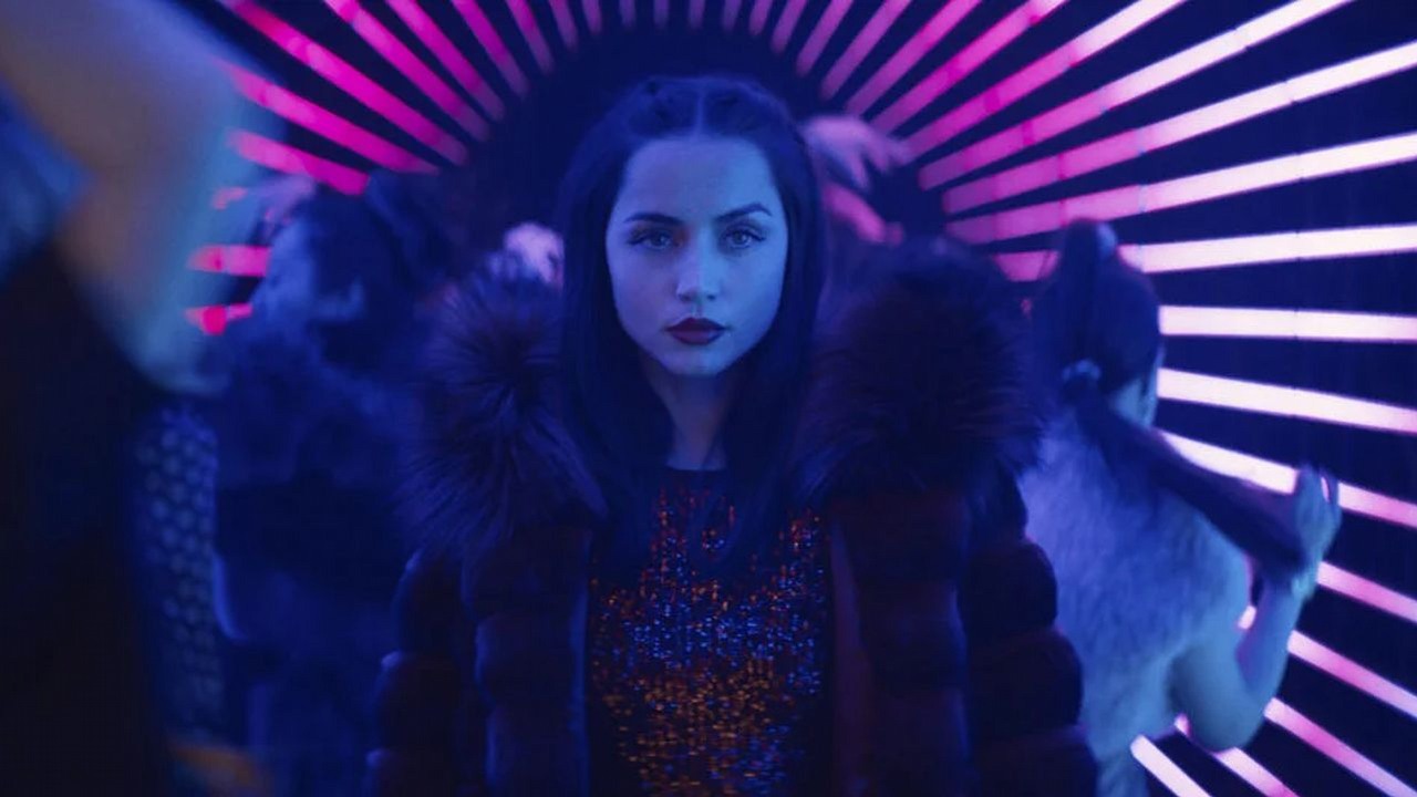 „Wizualna wystawa, która pozwala poczuć AKCJĘ". Ballerina z gracją wchodzi w buty Johna Wicka - co nasi użytkownicy Premium VIP mogą sprawdzić za darmo, źródło grafiki: Monolith Films.