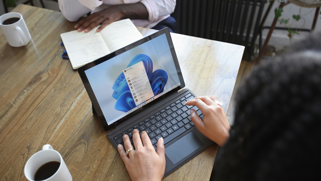 Zapomnij o starym Menu Start w Windows 11. Microsoft zaczął wprowadzać zmiany, których wyczekiwano od lat, źródło grafiki: Windows | Unsplash.