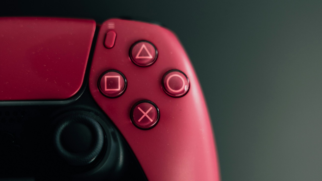 PlayStation ogłasza nową aktualizację DualSense, która w końcu wprowadzi funkcję, na którą czekaliśmy od dawna, źródło grafiki: Vitalii Khodzinskyi | Unsplash.