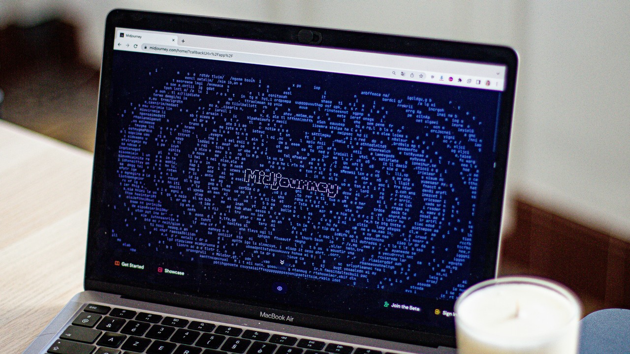 Midjourney w tarapatach? Disney oskarża twórców AI o plagiat, źródło grafiki: Unsplash | Swello.