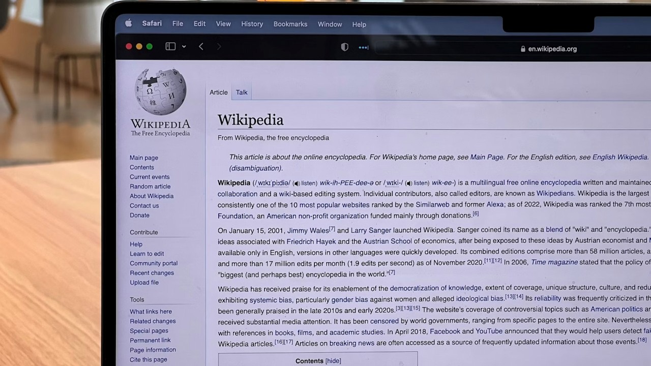„Nie obrażajmy inteligencji naszych czytelników”. AI miało trafić na Wikipedię, ale pomysł spotkał się ze sprzeciwem redaktorów, źródło grafiki: veryinformed; Unsplash.com; 2022.