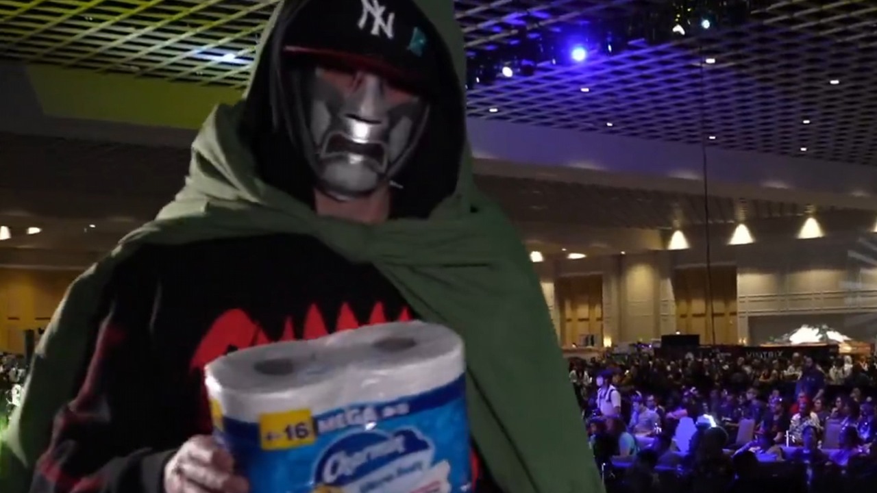 Zamaskowany gracz pokonuje profesjonalistę w ważnym turnieju Tekkena 8 i wkrótce potem zostaje zdyskwalifikowany, źródło grafiki: CEO 2025 ..