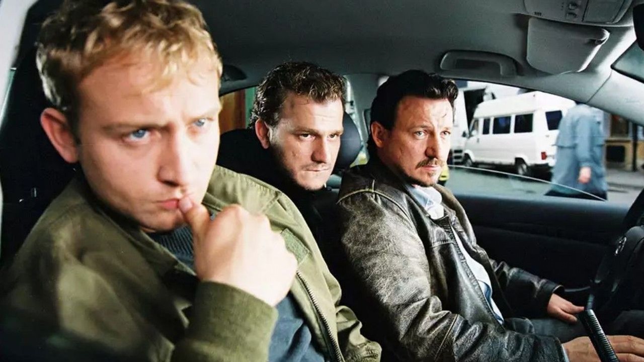 Kontynuacja kultowej polskiej komedii kryminalnej z Robertem Więckiewiczem i Borysem Szycem trafi do kin już za miesiąc. Vinci 2 ma pierwszy plakat i dokładną datę premiery, źródło grafiki: Vinci 2, Juliusz Machulski, WFDiF, 2025.