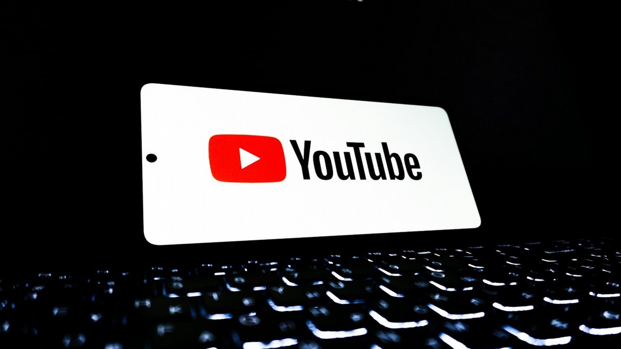 Google trenuje swoje potężne AI na filmach z YouTube. Twórcy zgodzili się na to, nawet o tym nie wiedząc, źródło grafiki: Zulfugar Karimov | Unsplash.