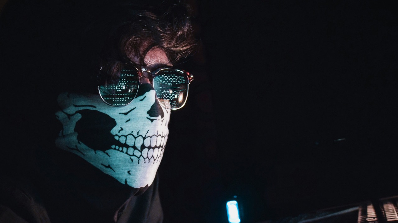 Istnieją cyberprzestępcy sprzedający niefiltrowane modele sztucznej inteligencji. Zaskakujące jest to, że wydają się być oparte na Grok i Mixtral, źródło grafiki: Unsplash | Nahel Abdul Hadi.