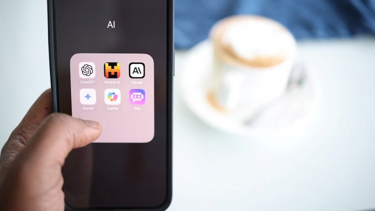 Pracownicy korporacji wolą ChatGPT od Copilota. Dla Microsoftu to ogromny problem, źródło grafiki: Solen Feyissa; Unsplash.com; 2024.