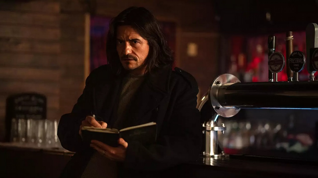 Błyskotliwy akcyjniak z Seanem Beanem i Orlando Bloomem jest hitem Prime Video. Ma 90% na Rotten Tomatoes i nie schodzi z TOP 10, źródło grafiki: Pod przykrywką, Tom Kingsley, Prime Video, 2025.