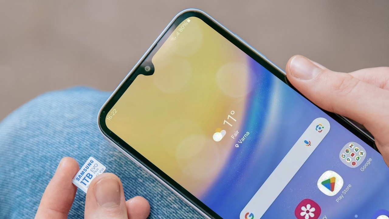 Jak wyłączyć telefon z Android 16? Pokazujemy też, jak usunąć Gemini z przycisku zasilania, źródło grafiki: Samsung Memory / Unsplash.