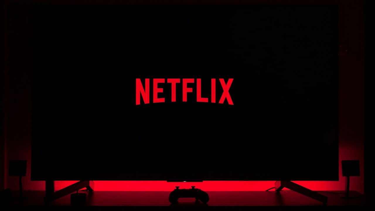 Dwayne Johnson w ostrej akcji. Trzymający w napięciu thriller właśnie wjechał na Netflixa, źródło grafiki: 2019; Unsplash.com; Thibault Penin.