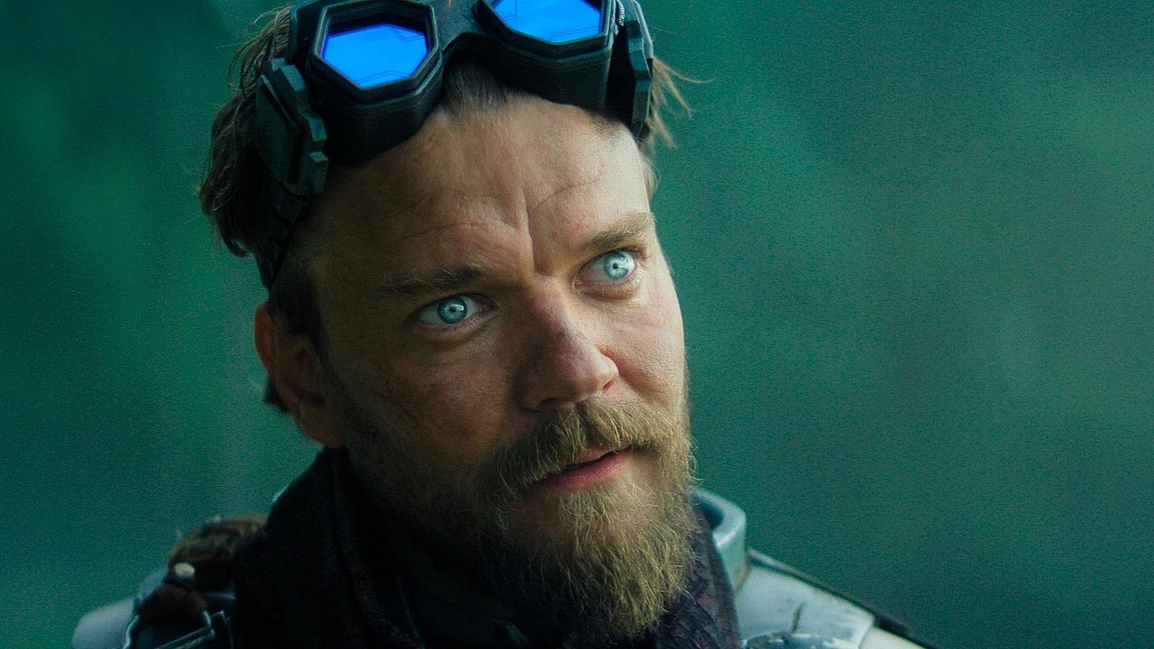 Jeden z najlepszych seriali sci-fi Apple TV+ powrócił przed weekendem, a już podbija świat. To nowy numer 1 aż w 74 krajach, źródło grafiki: Fundacja, David S. Goyer, Apple TV+ 2025.