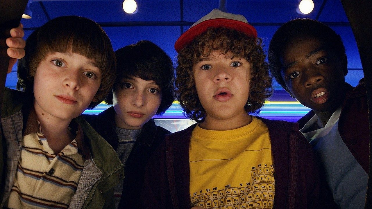 Ulubieniec fanów Stranger Things przeżyje do samego finału hitu sci-fi Netflixa? Aktor zdradza kulisy ostatnich, „nieziemskich" chwil na planie serialu, źródło grafiki: Stranger Things, Matt Duffer, Netflix, 2016.