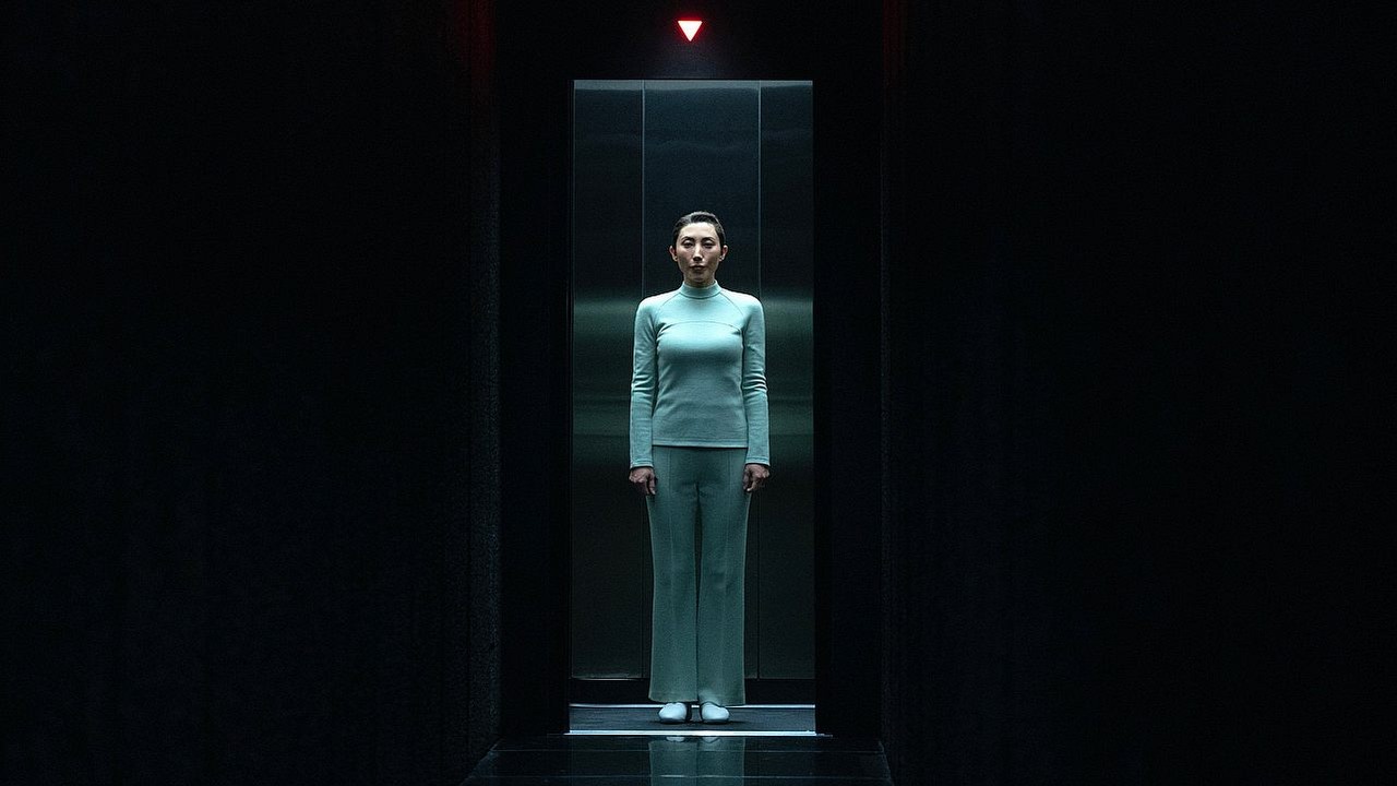 Najlepszy serial sci-fi Apple TV+ z 27 nominacjami do Emmy i rekord platformy. The Last of Us i Andor też wśród faworytów do „telewizyjnych Oscarów”, źródło grafiki: Rozdzielenie, Dan Erickson,Apple TV+, 2025.