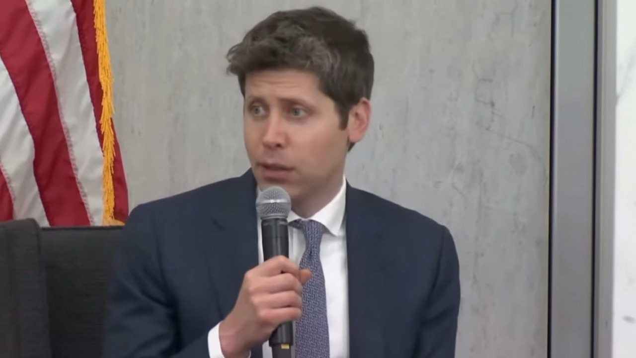 Ludzie za bardzo polegają na ChatGPT. Sam Altman przyznaje, że zbyt duże zaufanie do narzędzia to codzienność, źródło grafiki: YouTube: electron media group, inc.; 2025.