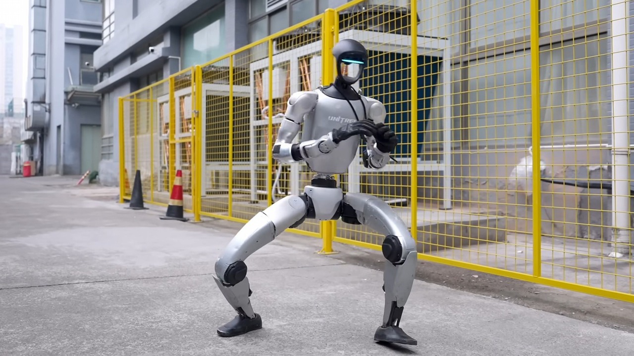 „Czy niebawem zobaczymy pierwszą przypadkową śmierć spowodowaną przez robota?” Humanoidalne maszyny od Unitree wymykają się spod kontroli, źródło grafiki: Unitree Robotics | YouTube.