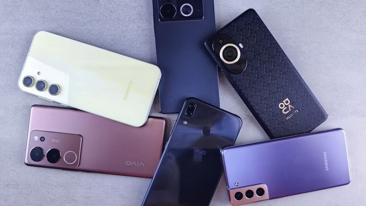 Polacy rzadziej kupują nowe smartfony, raport Orange wskazał jeden z powodów, ale nie jest on jedyny, źródło grafiki: Andrey Matveev; Unsplash.com; 2024.