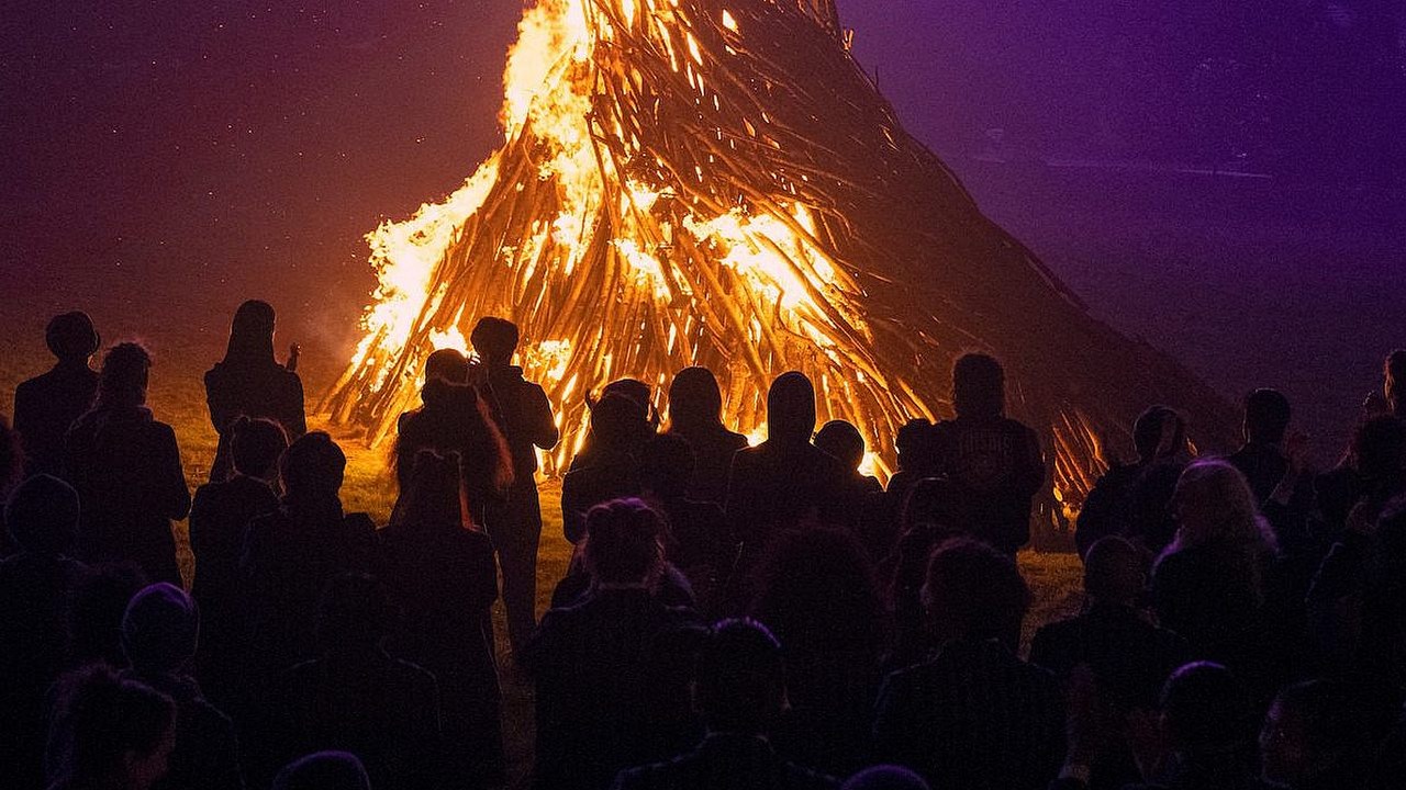 Mniej niż tydzień został do powrotu jednego z największych hitów w historii Netflixa, ale twórcy Wednesday mają dla fanów jeszcze lepszą wiadomość, źródło grafiki: Wednesday, Tim Burton, Netflix, 2025.