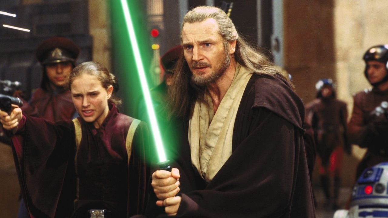 „To ma być mistrz Jedi?!”. Liam Neeson po 25 latach krytykuje słynną scenę z Mrocznego widma i zdradza: George Lucas nie lubi reżyserować, źródło grafiki: Mroczne widmo, George Lucas, Lucasfilm, 2025.