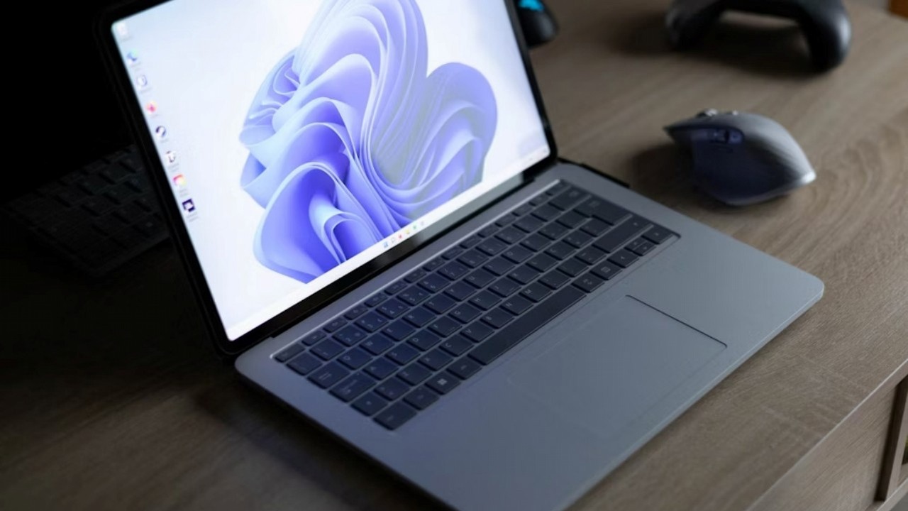 Zamiast myszki i klawiatury będziemy korzystać z agentów AI? Taką wizję Windows 12 i 13 ma korporacyjny wicezprezes Microsoftu, źródło grafiki: Ricardo Resende; Unsplash.com; 2022.