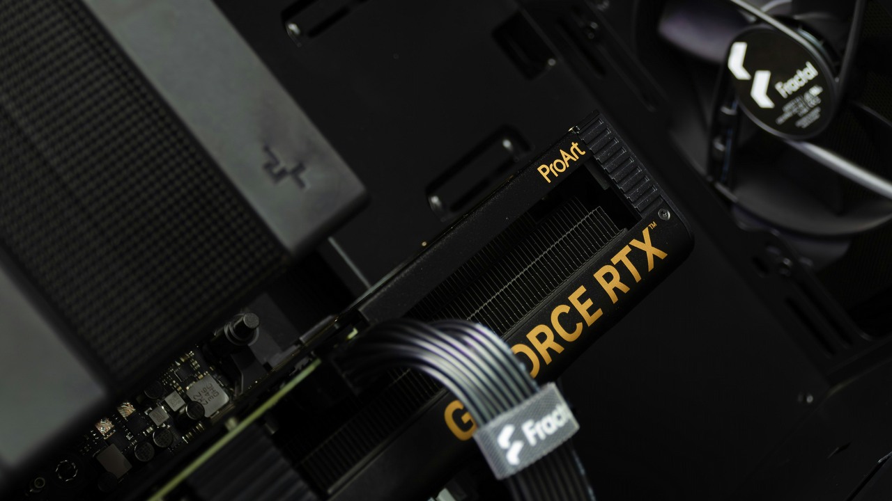 Gracz otrzymał w prezencie komputer uznany za zniszczony. W środku znajdowała się w pełni sprawna karta RTX 4090, źródło grafiki: Gamercomp.ru | Unsplash.